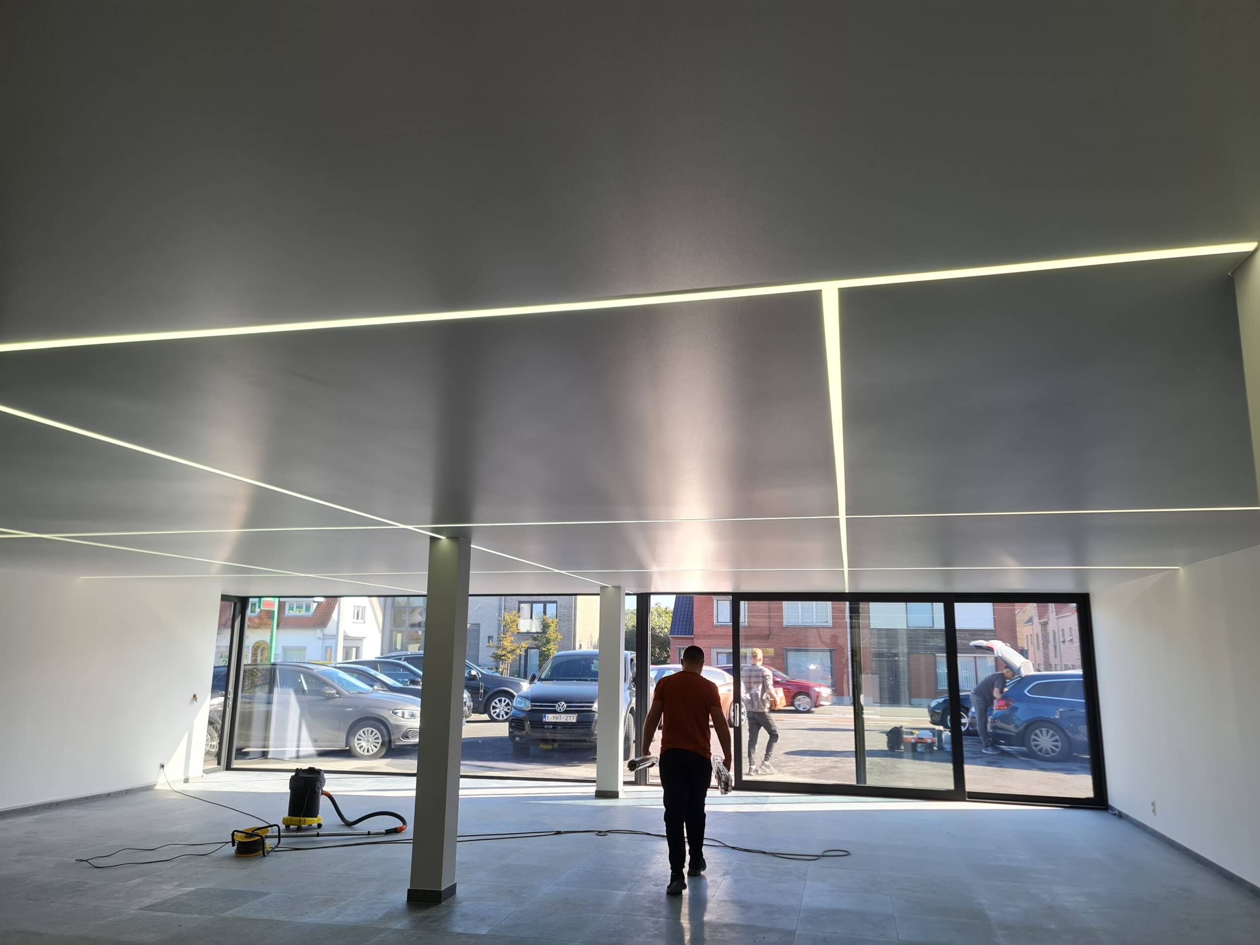 Tavane luminoase „Spatiu comercial”